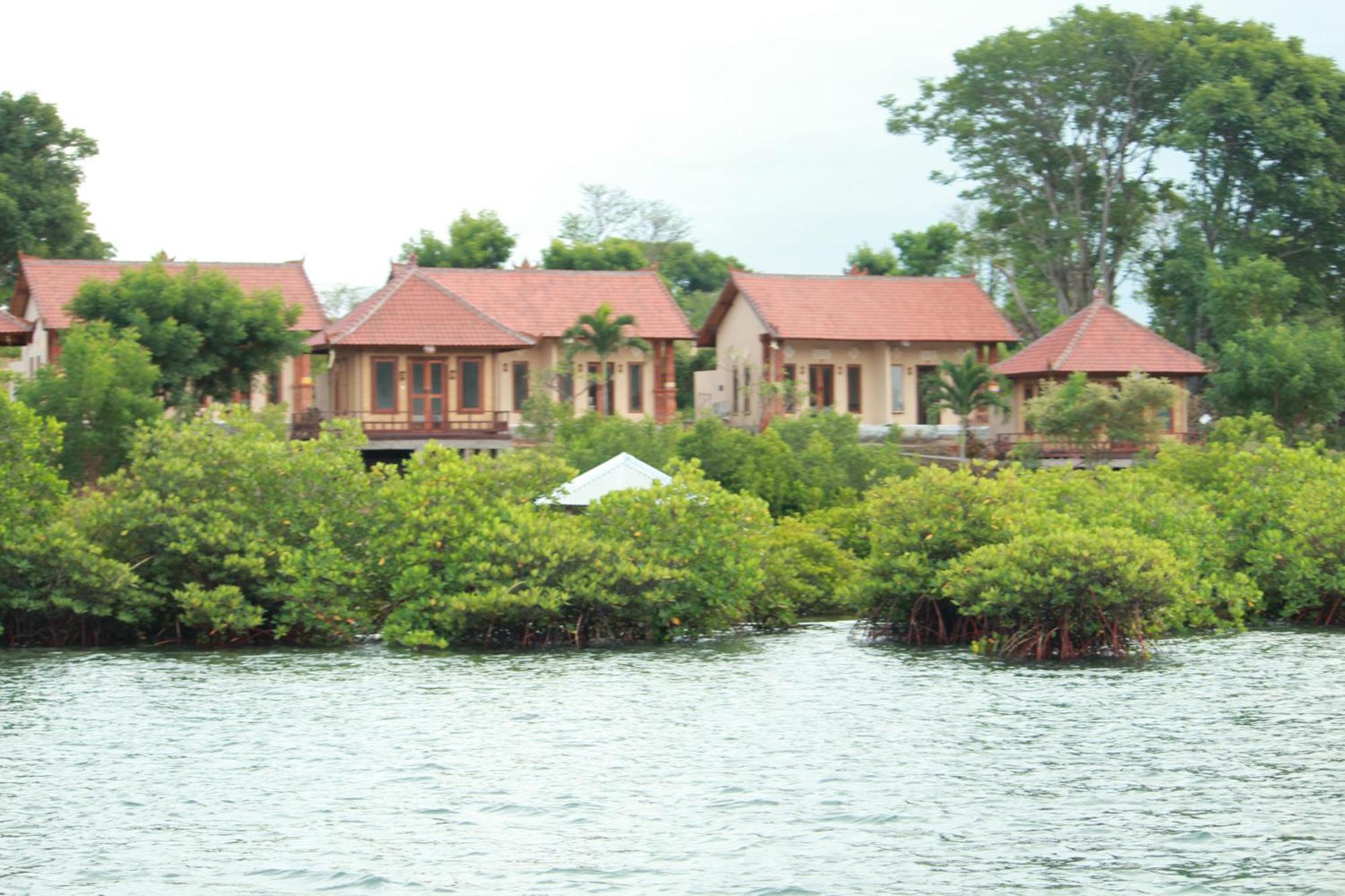 White Sandy Beach Menjangan Hotel Banyuwedang Екстериор снимка