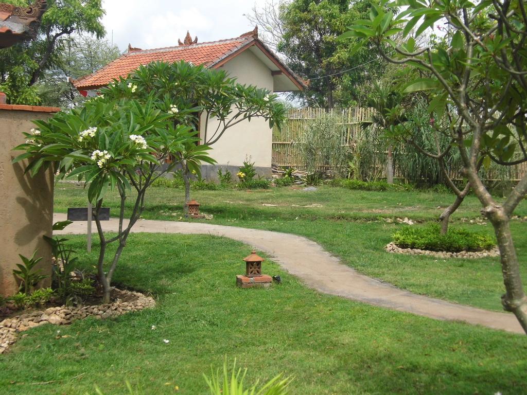 White Sandy Beach Menjangan Hotel Banyuwedang Екстериор снимка