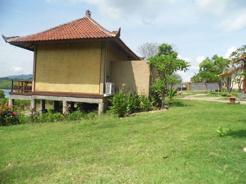 White Sandy Beach Menjangan Hotel Banyuwedang Екстериор снимка