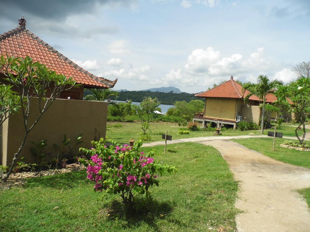 White Sandy Beach Menjangan Hotel Banyuwedang Екстериор снимка