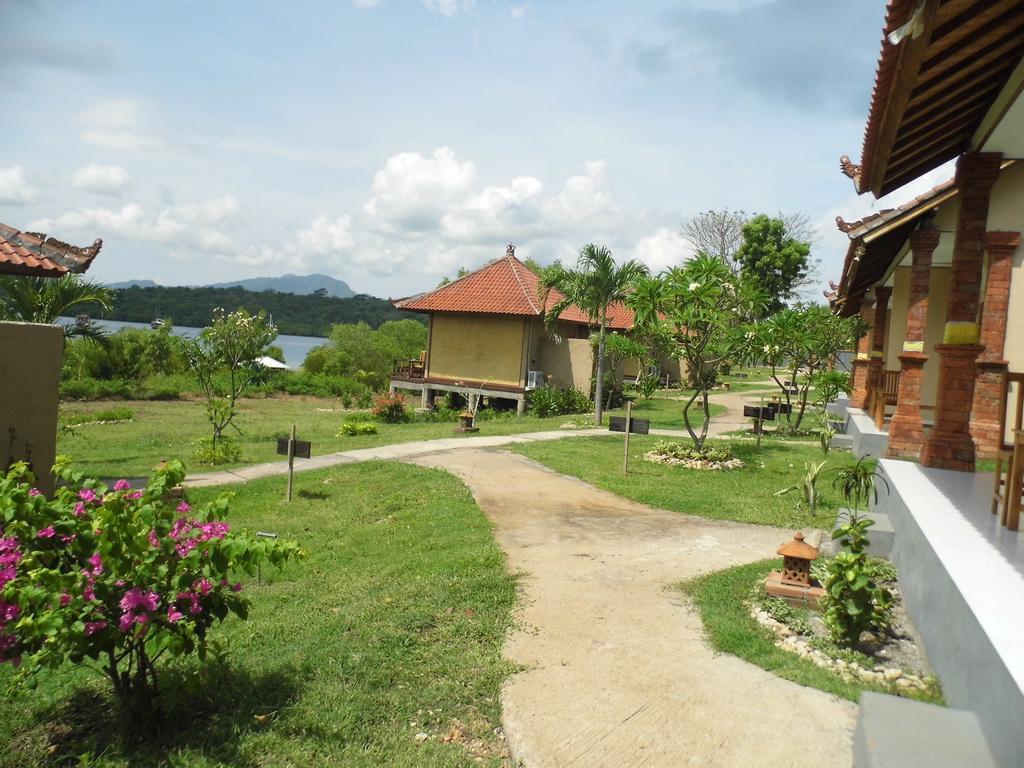 White Sandy Beach Menjangan Hotel Banyuwedang Екстериор снимка