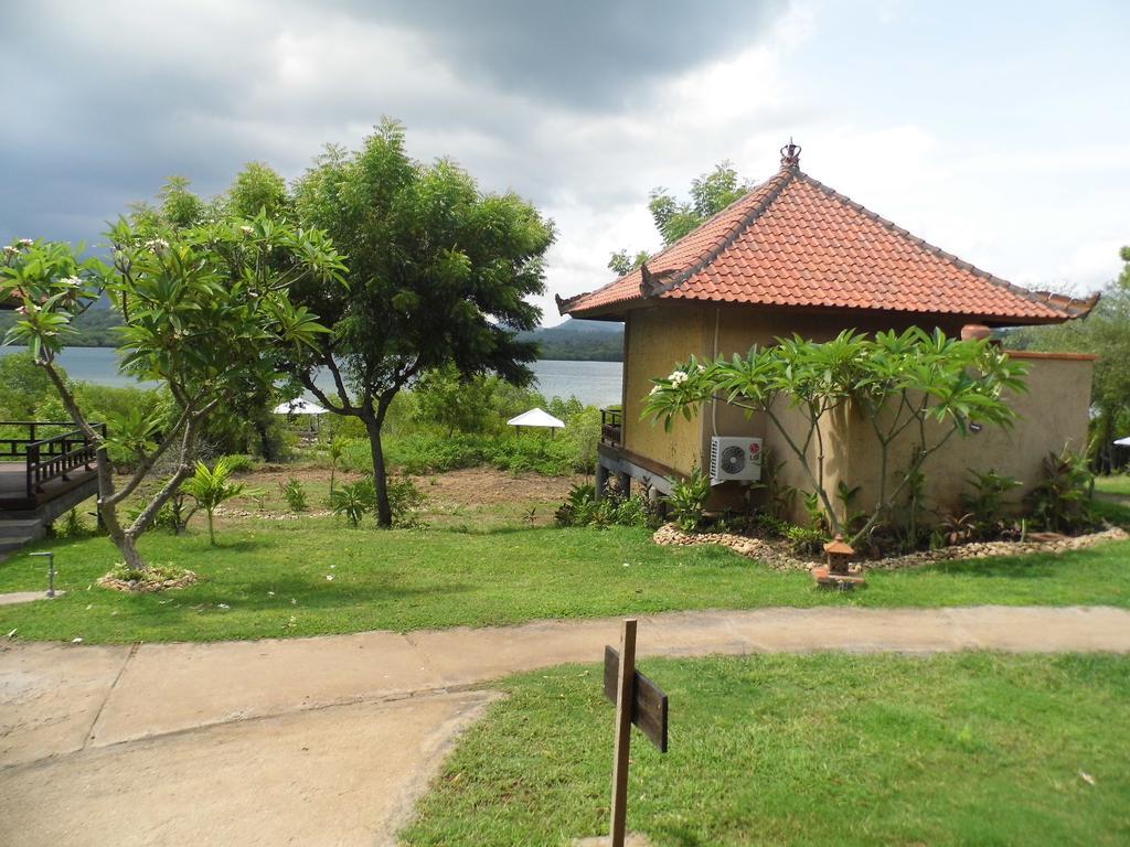 White Sandy Beach Menjangan Hotel Banyuwedang Екстериор снимка