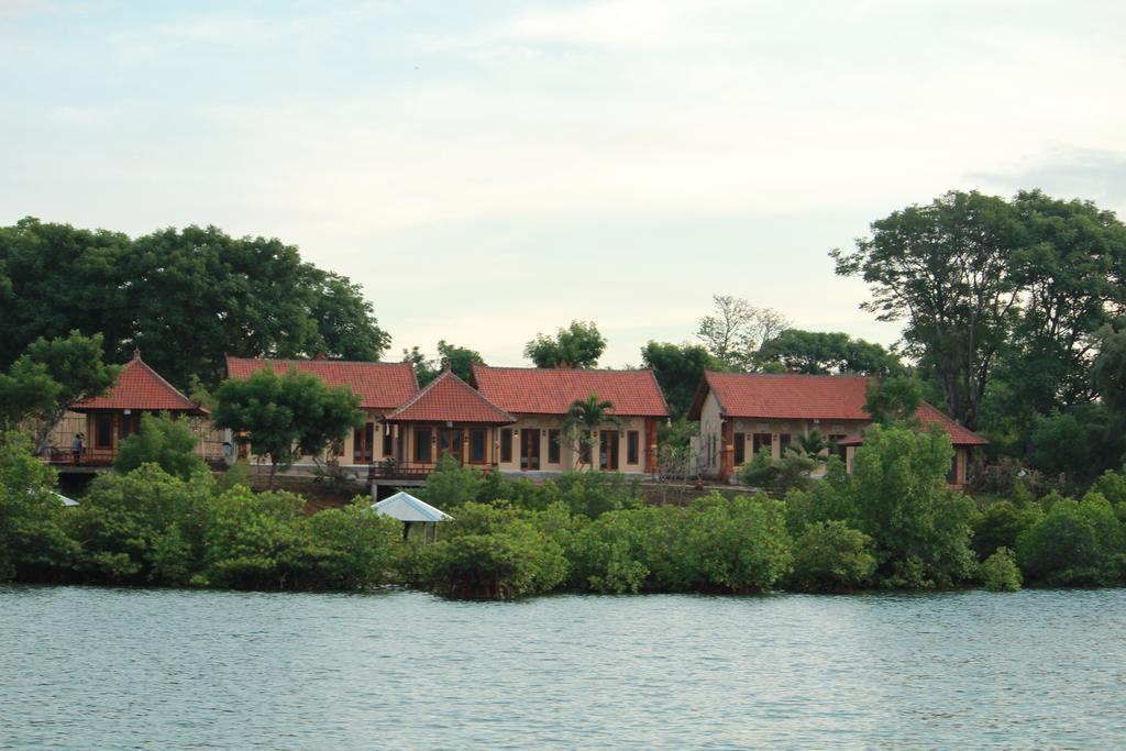 White Sandy Beach Menjangan Hotel Banyuwedang Екстериор снимка