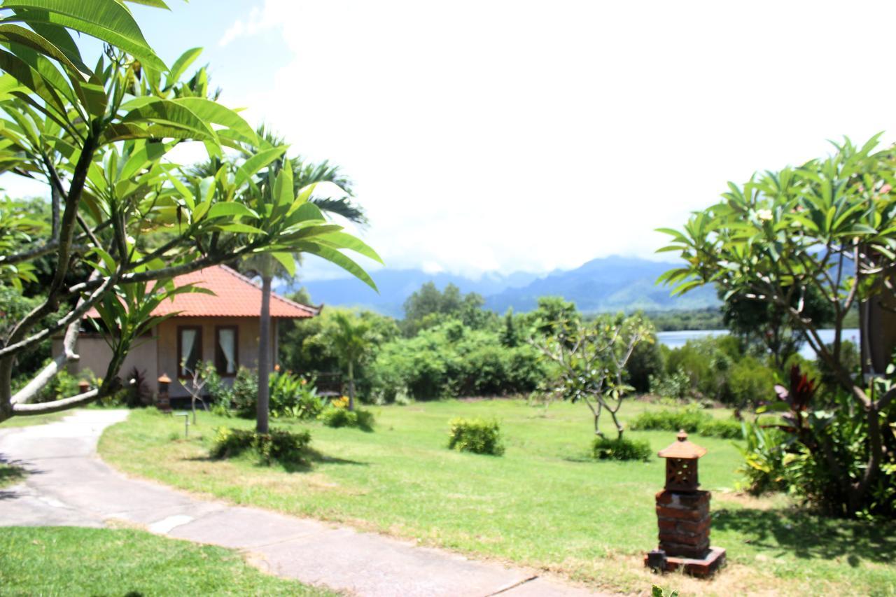 White Sandy Beach Menjangan Hotel Banyuwedang Екстериор снимка